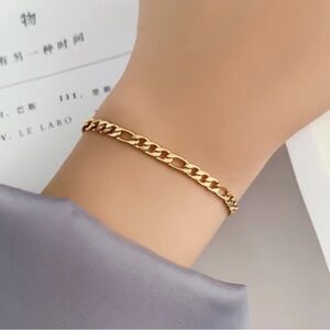 ⭐️ NEW 18k Gold Plated Figaro Chain Bracelet